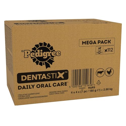 Pedigree DentaStix - Daily Dental chews for medium Dogs (10-25 kg), 28 Pedigree Dentastix sticks (Pack of 4)