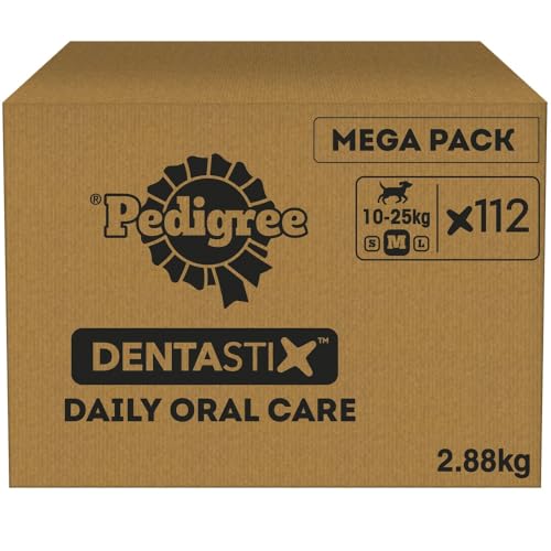Pedigree DentaStix - Daily Dental chews for medium Dogs (10-25 kg), 28 Pedigree Dentastix sticks (Pack of 4)